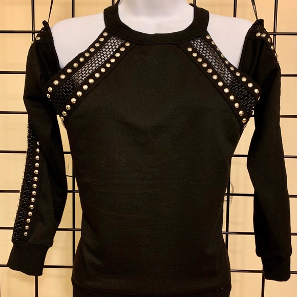 Forever 21 Tops - 🖤 FOREVER 21 Open Shoulder Black/Gold Top- Small